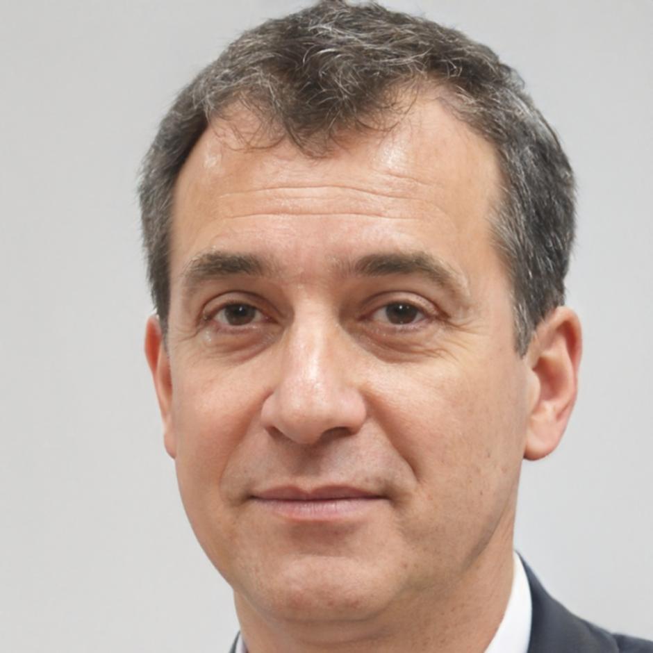 Carlos Mendoza, asesor financiero senior